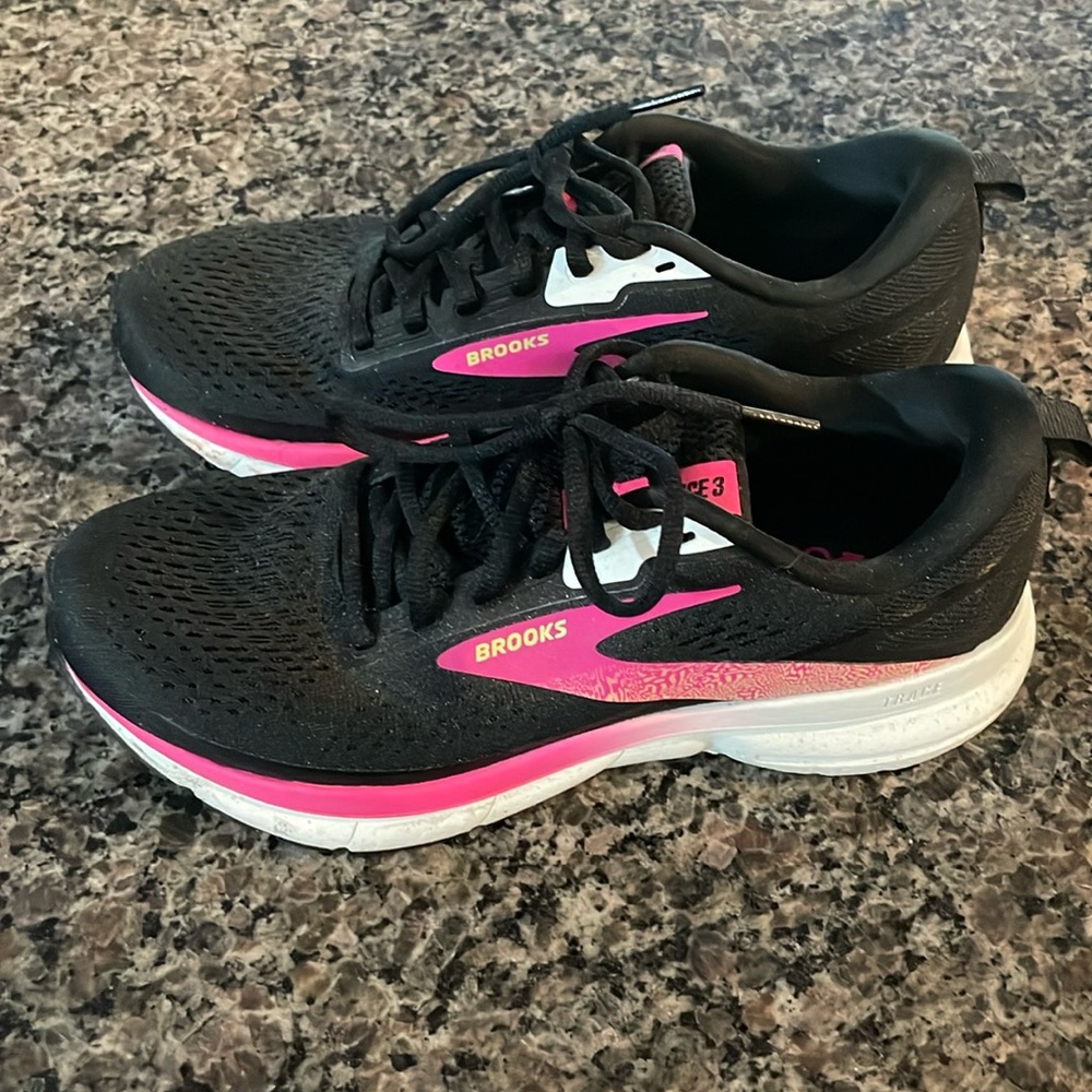 Brooks Trace 3 size 8